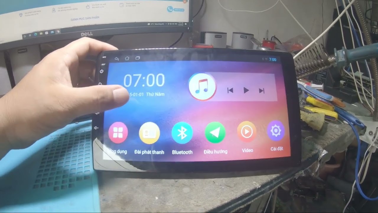 Màn hình Android xe oto không lên gì chỉ sáng đèn
