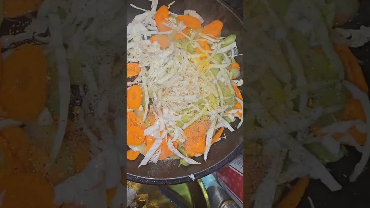 Langosta, Camarones, Vegetales y Mani. ## Arroz Frito.