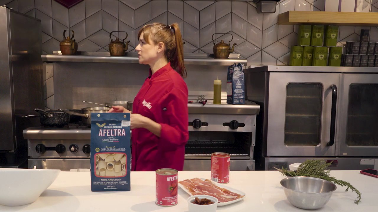 Pasta Artesanal Afeltra con Tomates Deshidratados y Proscuito