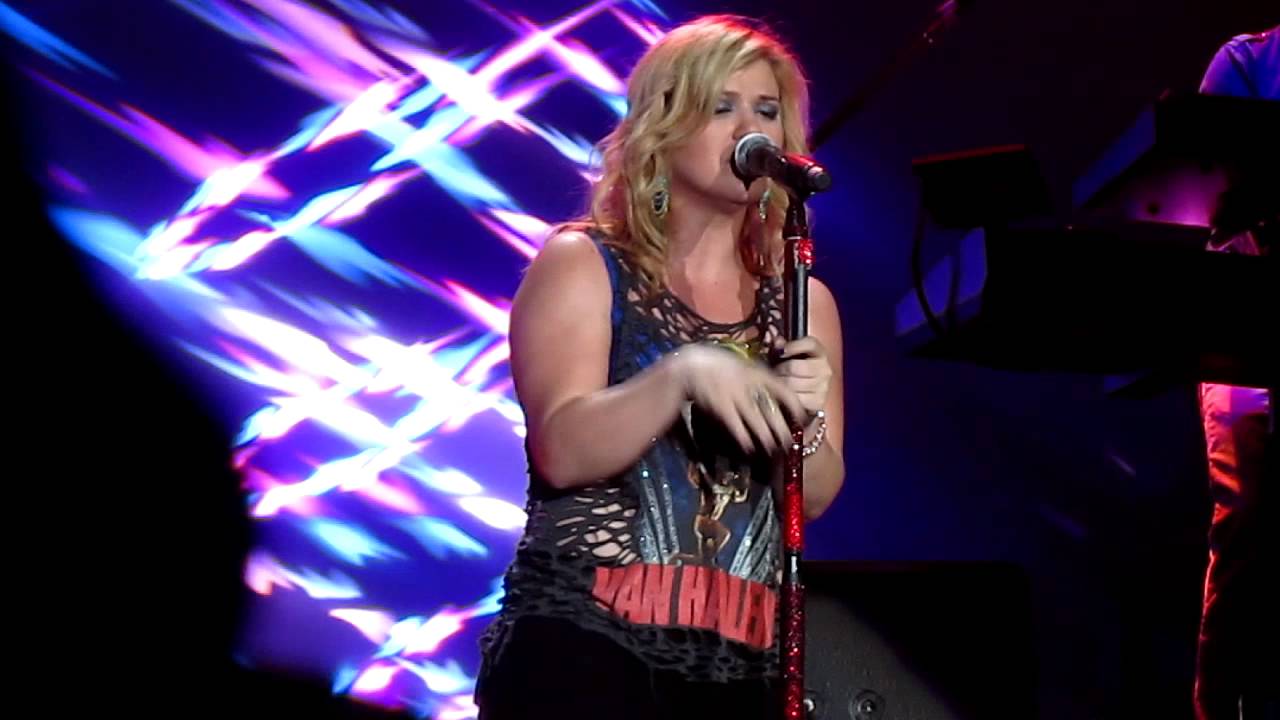 Kelly Clarkson - (Fan Request) Wonderwall - Manchester Arena - 12.10.12