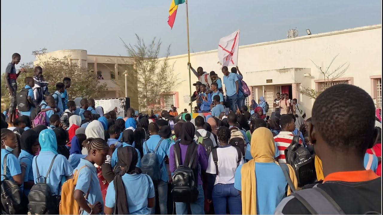 Yeumbeul Les élèves cri leur ras-le-bol et tirent sur le gouvernement et les enseignants