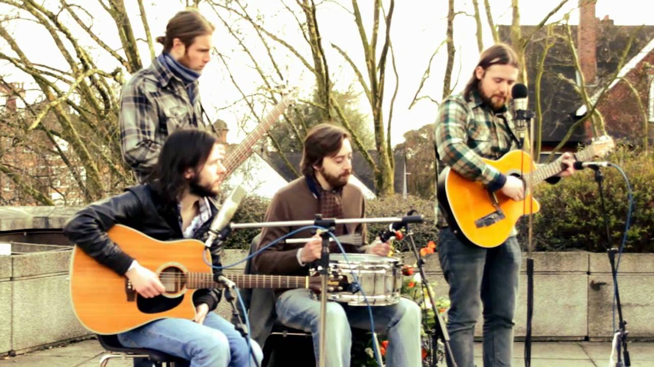 Holden - In the Yard (acoustic on Finchley Road rooftop)