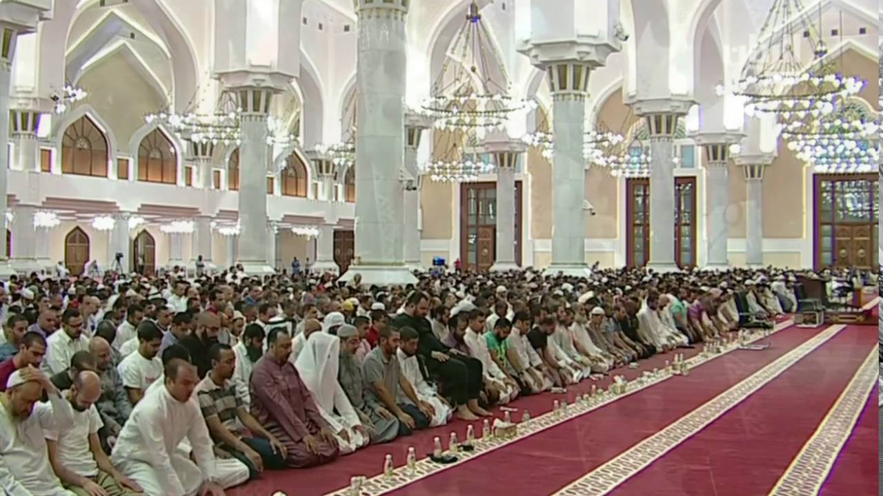 أول أربع ركعات تراويح للشيخ القارئ🌸شيخ أبو بكر الشاطري🌸في قطر ليلة 3 رمضان 1437-خشوع لا يوصف !!!!