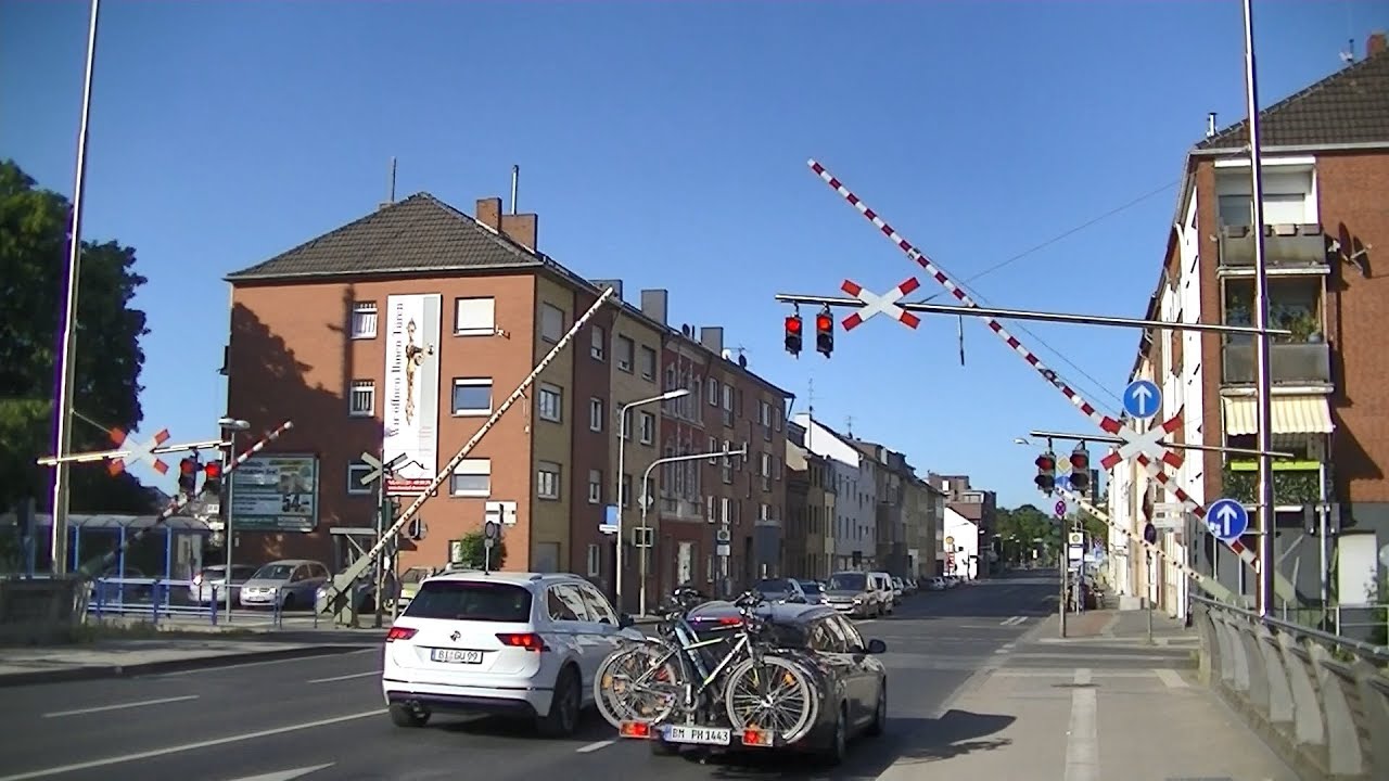 Spoorwegovergang Düren-Annakirmesplatz (D) // Railroad crossing // Bahnübergang