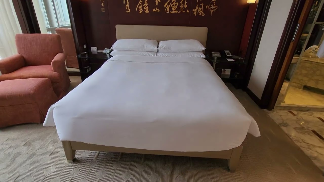 King Bed Room River View Grand Hyatt Shanghai Jinmao Pudong China 上海金茂君悦大酒店