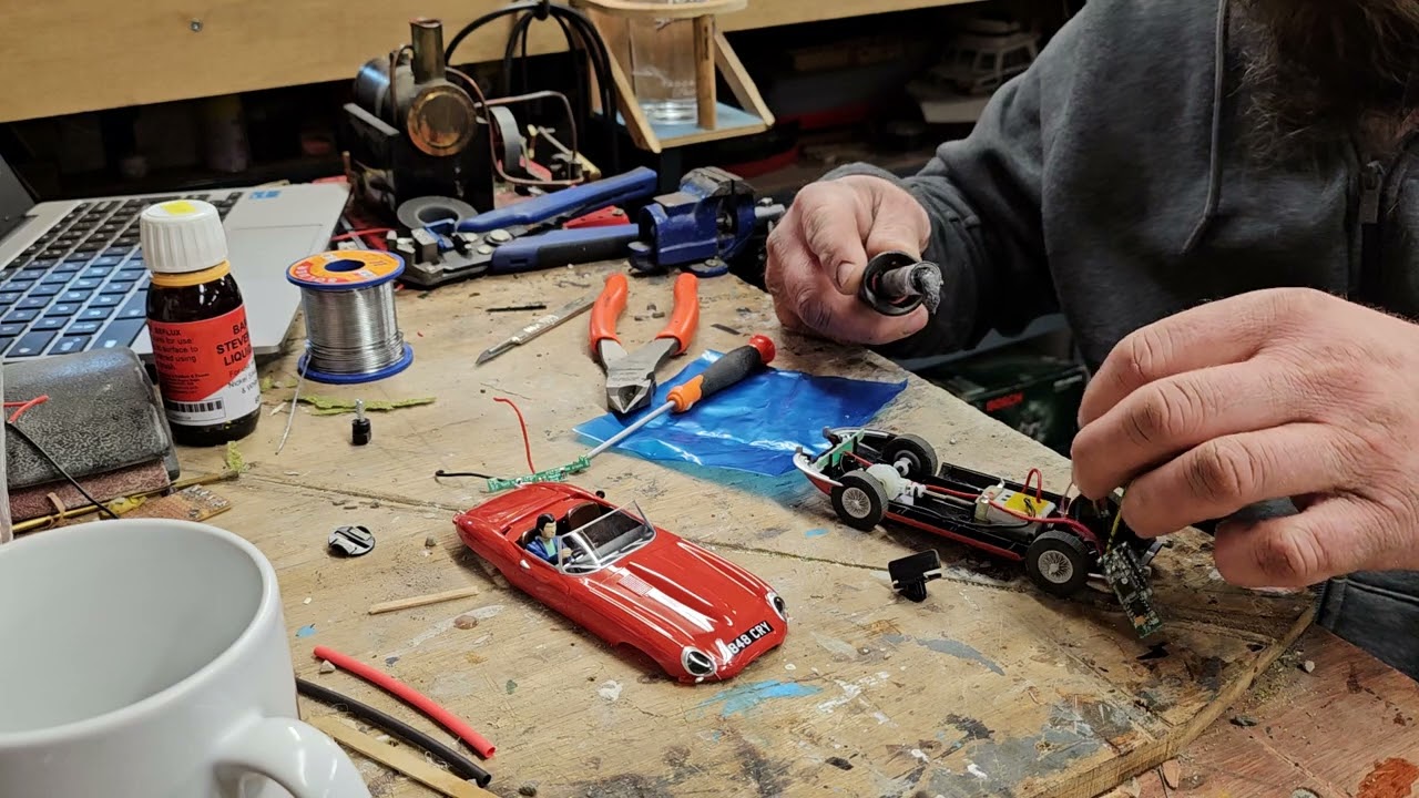 #scalextric digital #ETypeJaguar #converted to digital using C7005 digital chip