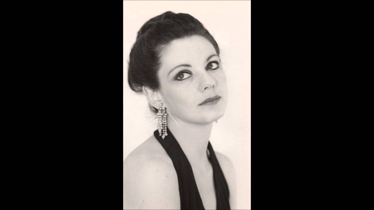 Patrizia DeCarmine Conte sings 