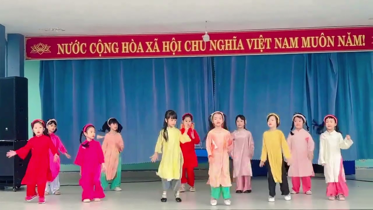 Xuân ơi Xuân -Tết Quê Em lớp 1/2TrườngTiểu học Trần Quốc Toản .Các con tự nhìn video để tập 💕❤️💕❤️💕