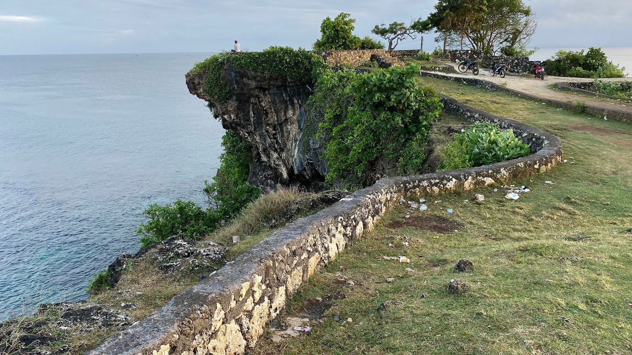 Balangan beach and cliff top views! A popular surf break and wedding venue….
