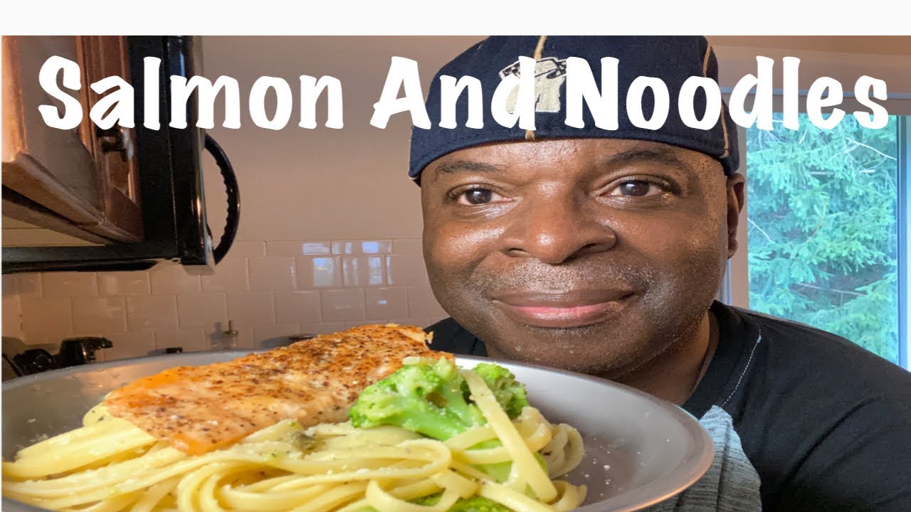 Жизнь в машине | Лосось, обжаренный на сковороде, с лапшой в масле