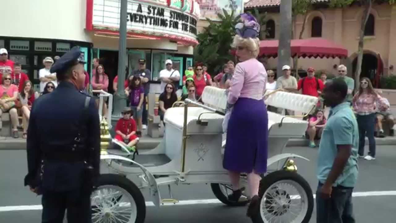 HILARIOUS Disney Citizens of Hollywood Evie Starlight & Officer Percival Peabody Driving Test 1080p