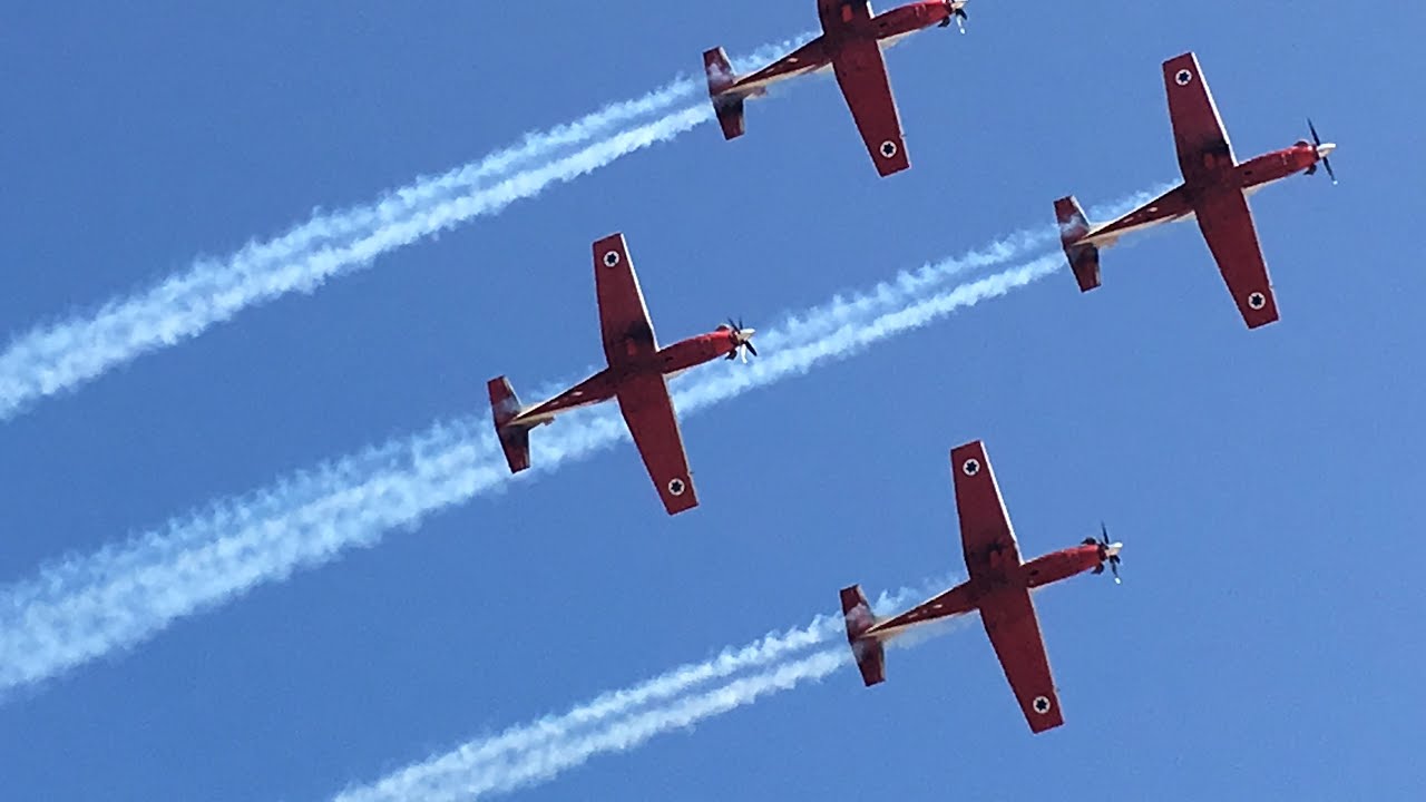 Amazing aerobatic air show on Yom Haatzmaut at Ramat David Air Force Base Israel