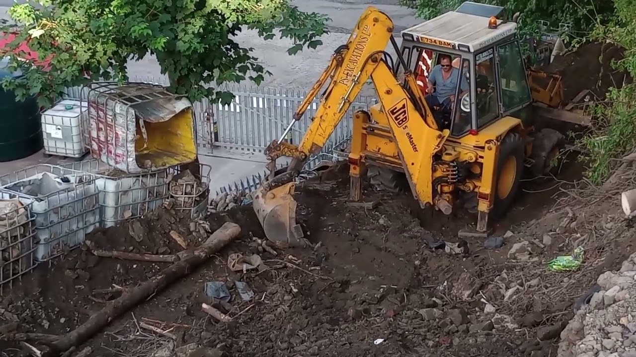 Can it be done? JCB 3CX Grey Cab Backhoe Loader on Emergency Landslide