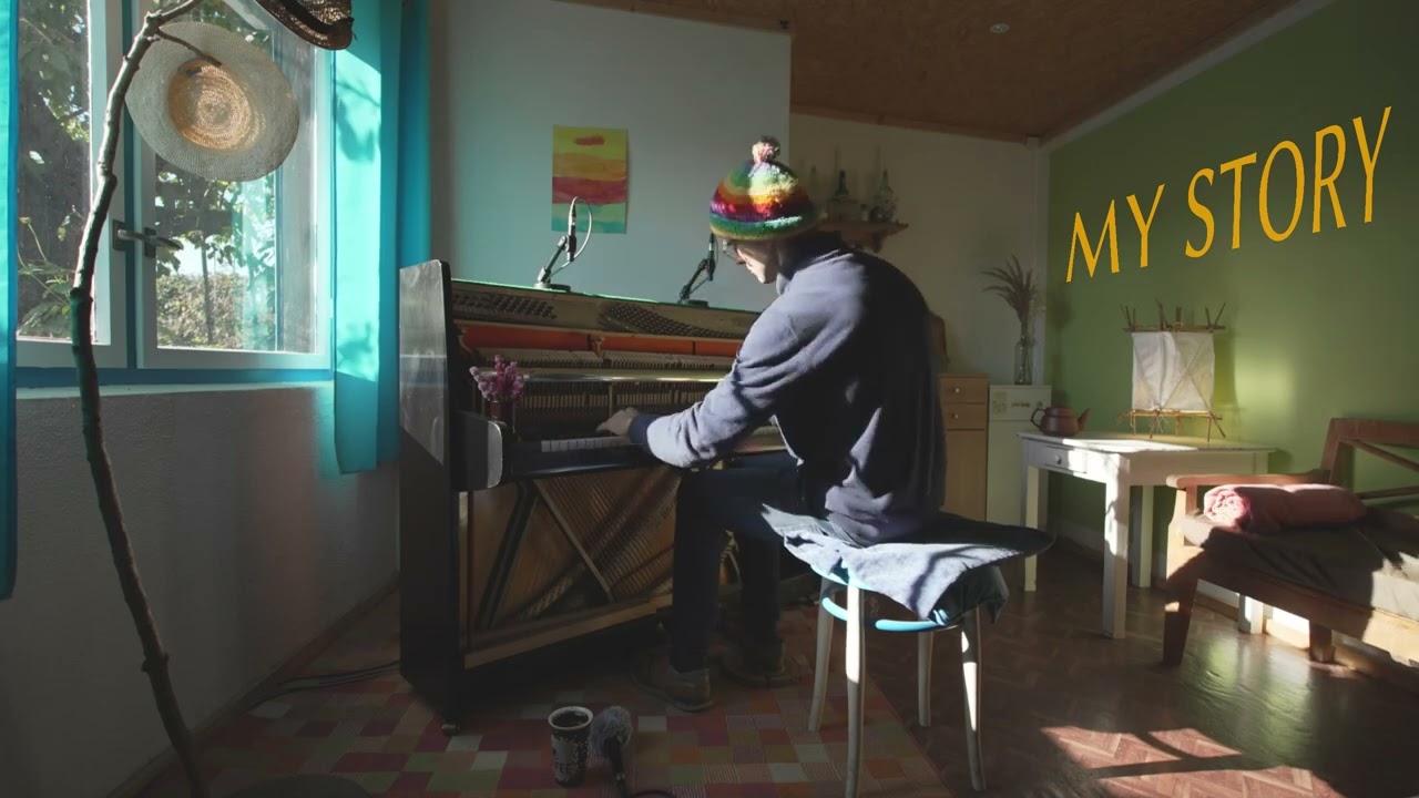 Two hours of gentle piano without talking. For concentration and focus.