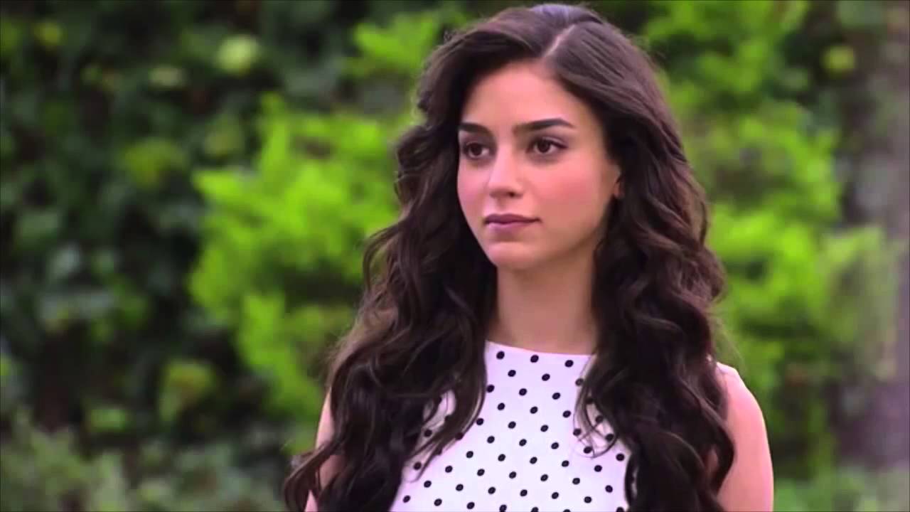 Escenas de Melissa Barrera - Capitulo 72