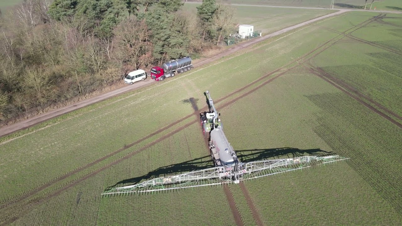 ZUNHAMMER und Garant Güllefass bei der Arbeit.