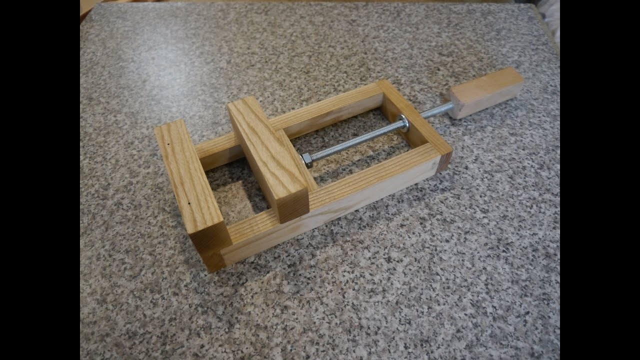 Самодельные тиски из дерева. Homemade wood vise.