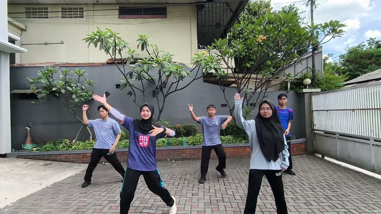 Ulangan Senam kelas 12 mipa 1 kelompok 5