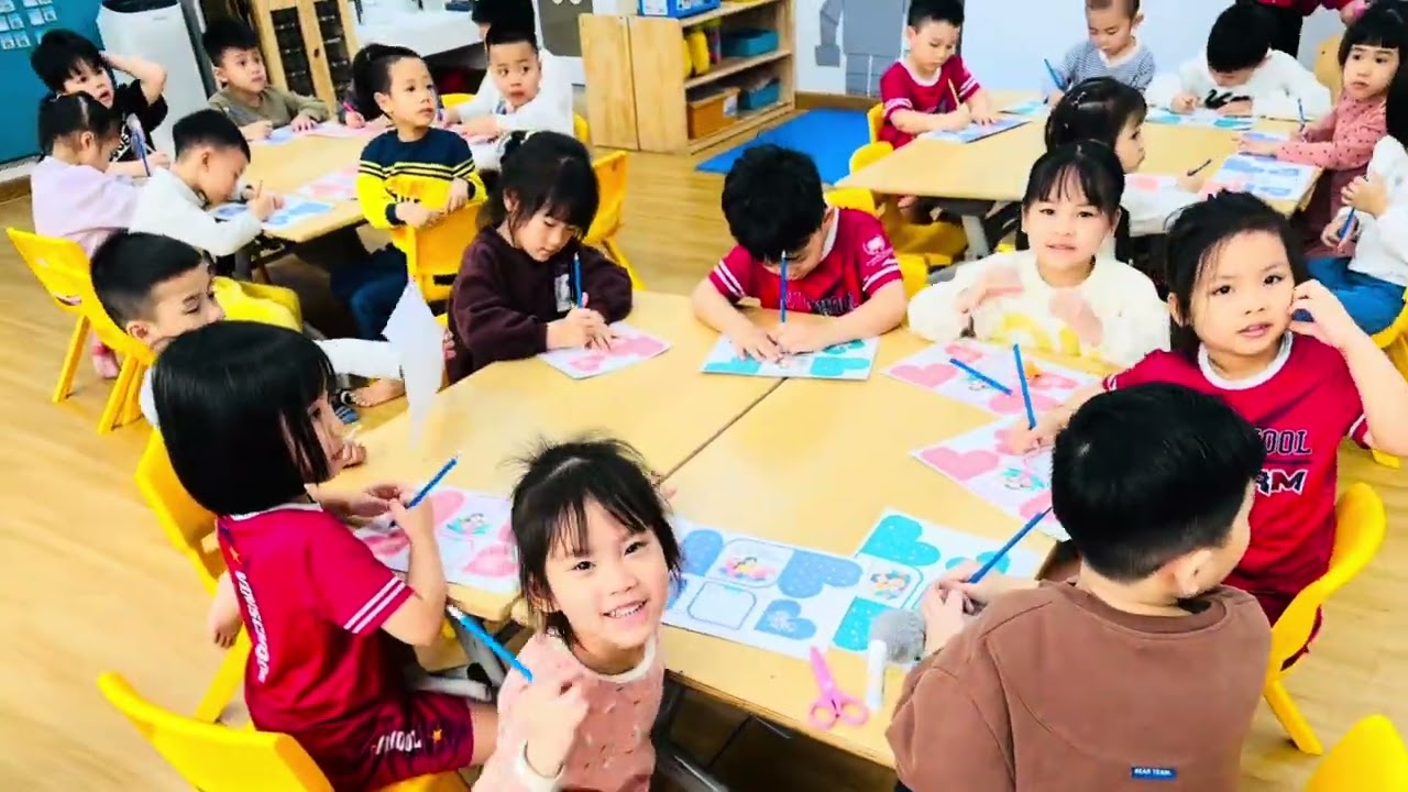 Lớp PSA3 chúc mừng ngày 8-3