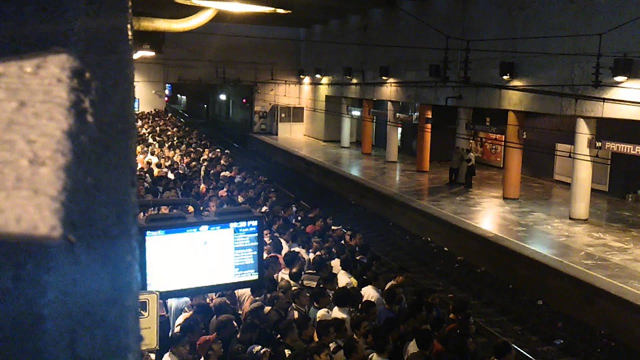 Metro DF, enrejan la estación Pantitlan, y observen el desmadre, parte  3