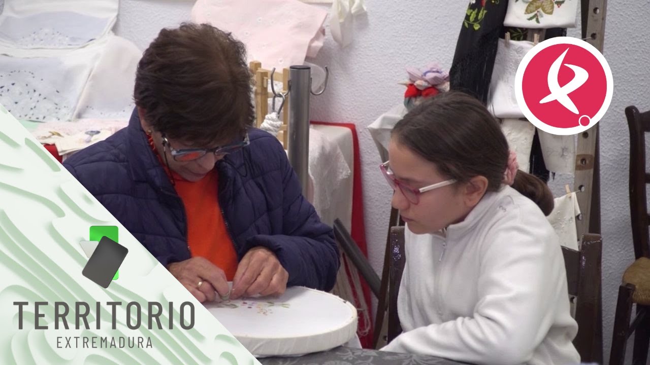 Luchando por no ser las últimas bordadoras de Villafranca de los Barros | Territorio Extremadura