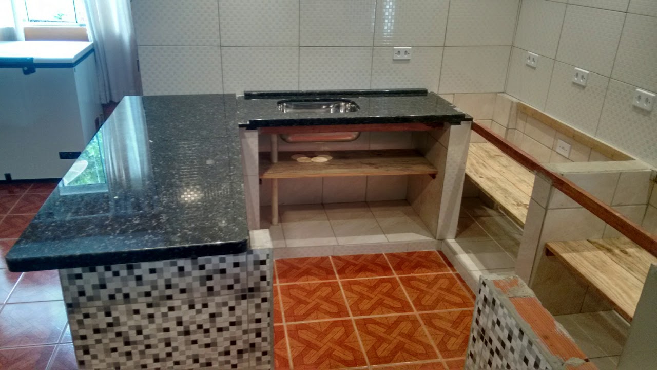 Bancada de cozinha de concreto.