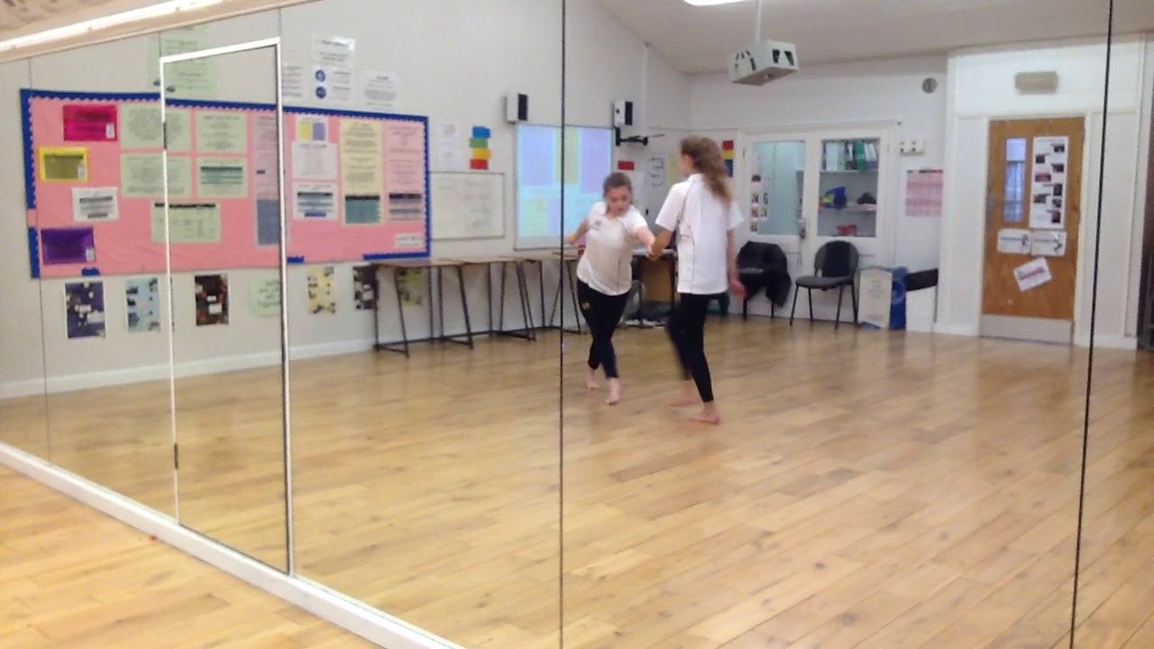 Year 10 GCSE Dance - A Linha Curva