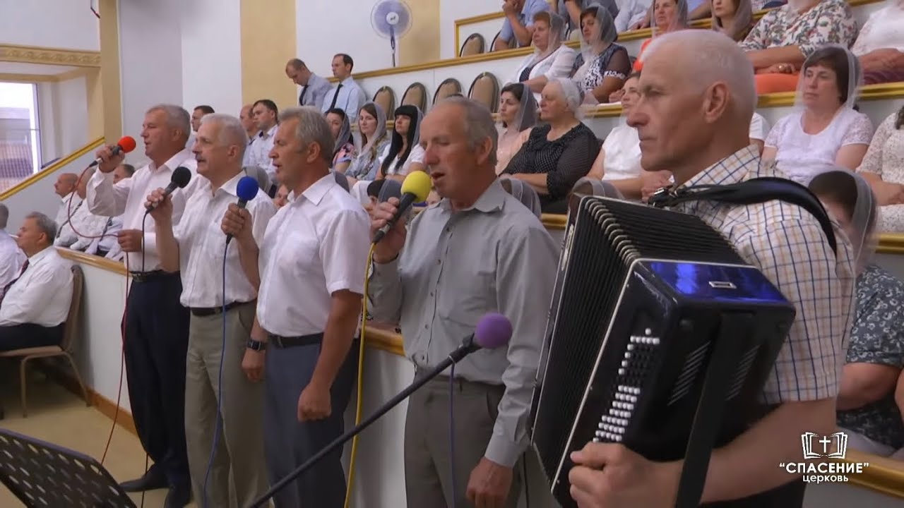 Лодка по волнам во тьме плывёт / Песня