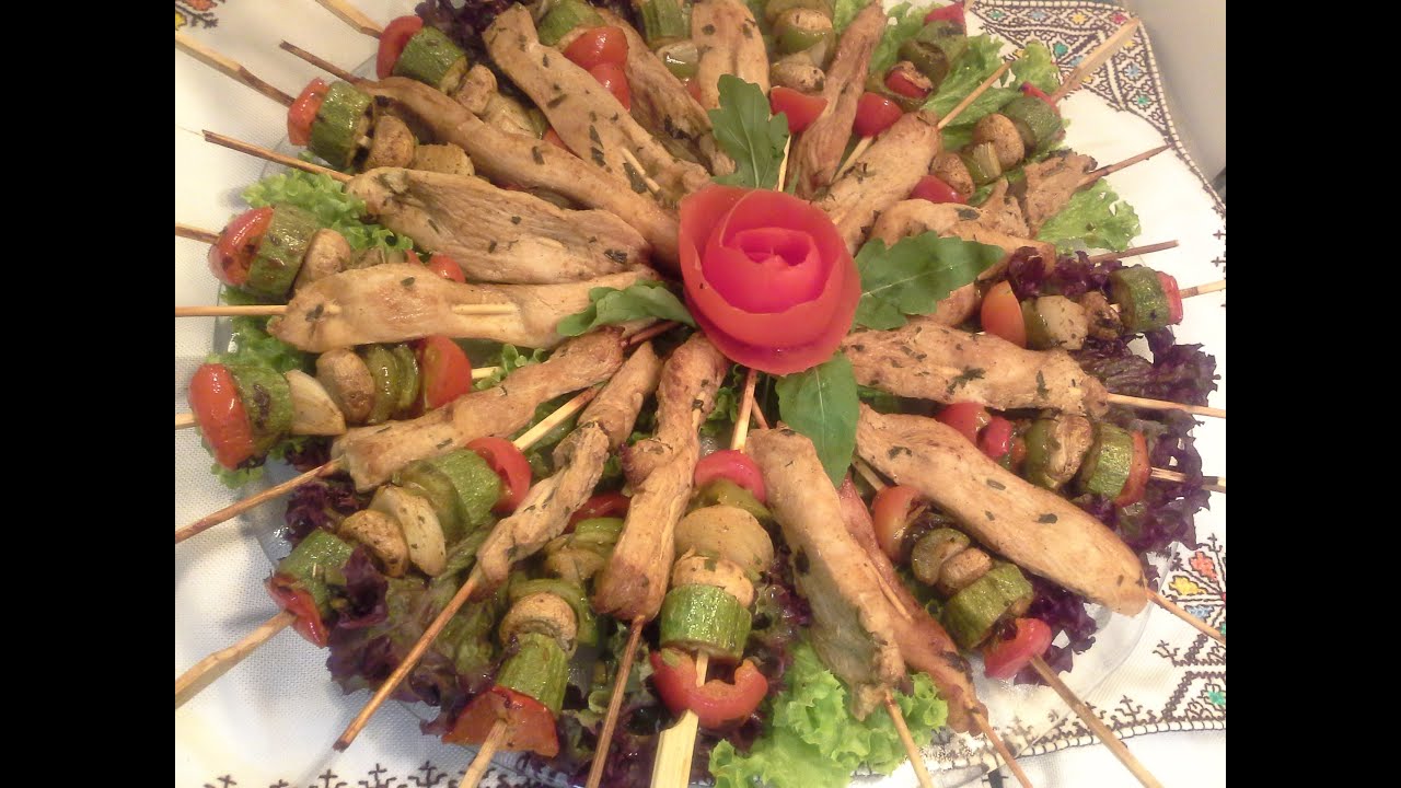 قضبان الديك الرومي والخضر مشوية في الفرنBrochettes de dinde et legume au four
