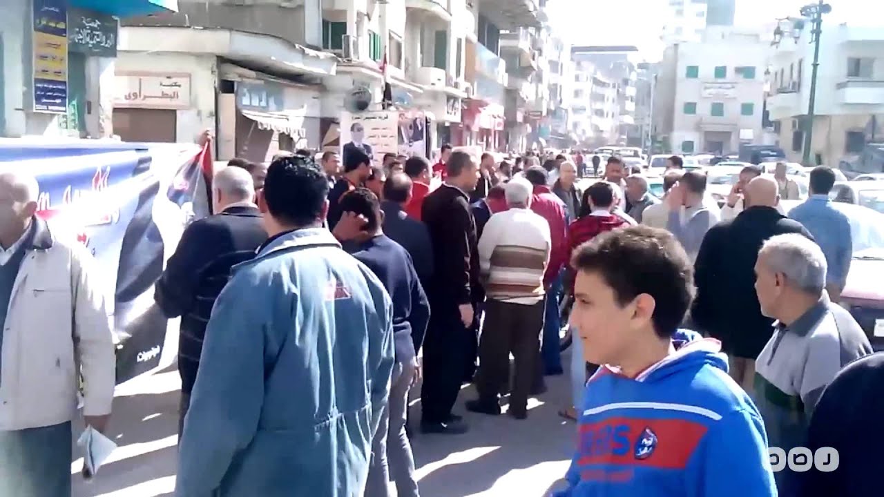 دمياط | وقفة للعشرات من مؤيدى السيسي فى مليونية التفويض وسط تأمين من الشرطة و الجيش