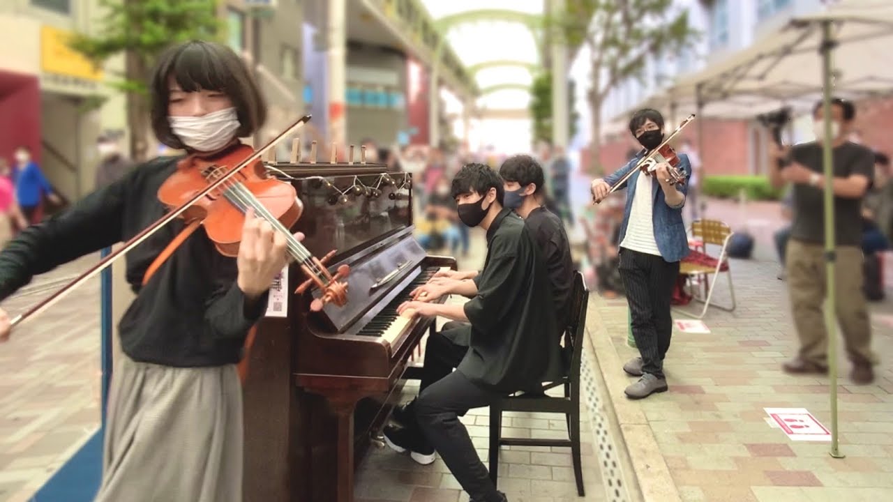 【セッション】商店街で２台バイオリン『紅蓮華』を弾いたら大盛り上がり！！【ストリートピアノ】