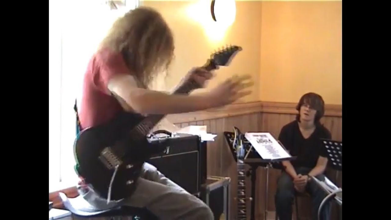 Guthrie Govan - Fives / Freak guitar camp 2008 ( min 2:38  Bee attack moment )