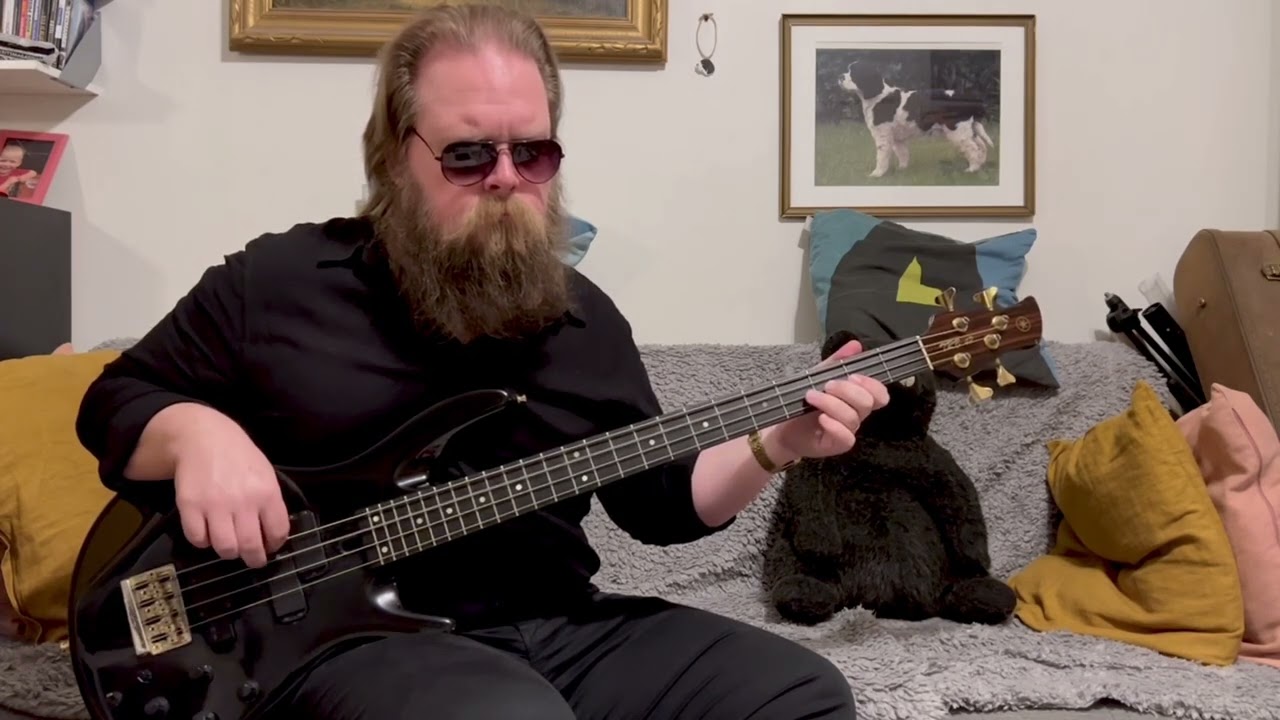 Kristoffer Helle - Toto - Stranger in Town - Bass