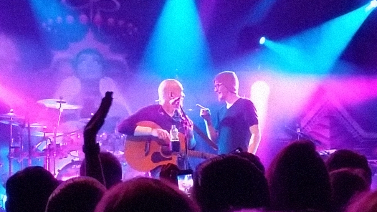 Devin Townsend improvises over technical issues