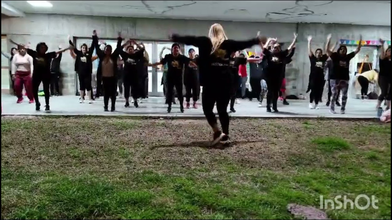 LUCK RA- TU MISTERIOSO ALGUIEN- Miranda! Zumba con Caro