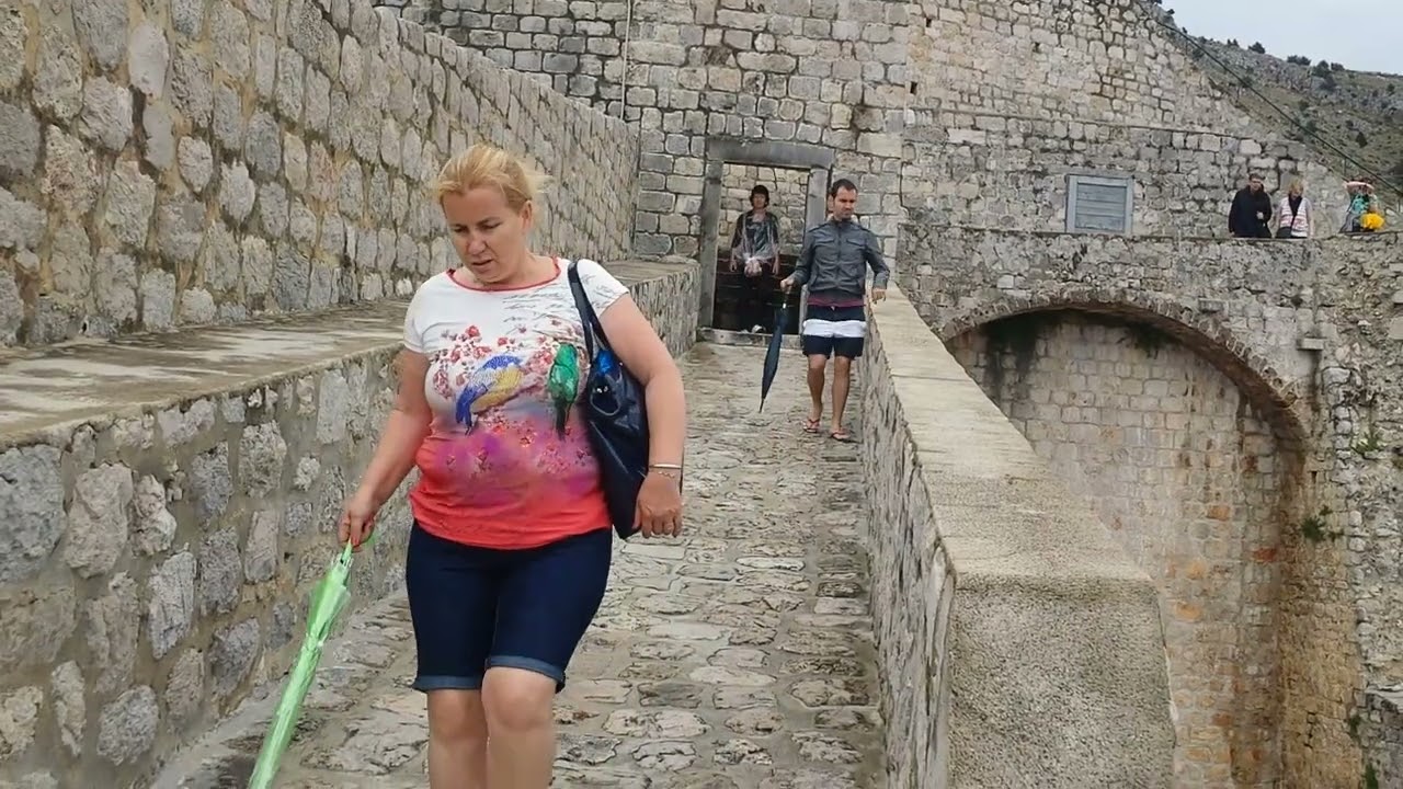SOKAKLARI İLE DOĞASI İLE VE EN ÖNEMLİSİ KALESİ İLE DUBROVNİK