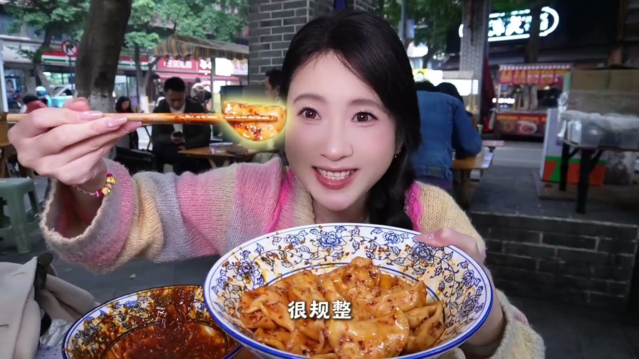 做工精细，品质稳定。揉面是绝活，手工面食超有嚼劲！！ #甜水面#烟火榜#跟着烟火榜吃就对了#成都小吃#全抖音的绝活小店都在烟火榜