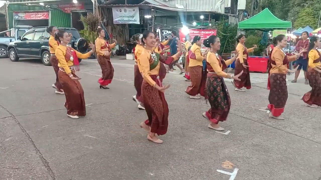 #สาละวันรำวง#ท่ารำสวยๆ#สาวเมืองเรืองแสง#Chongmekrenovate#ถนนคนเดินช่องเม็ก