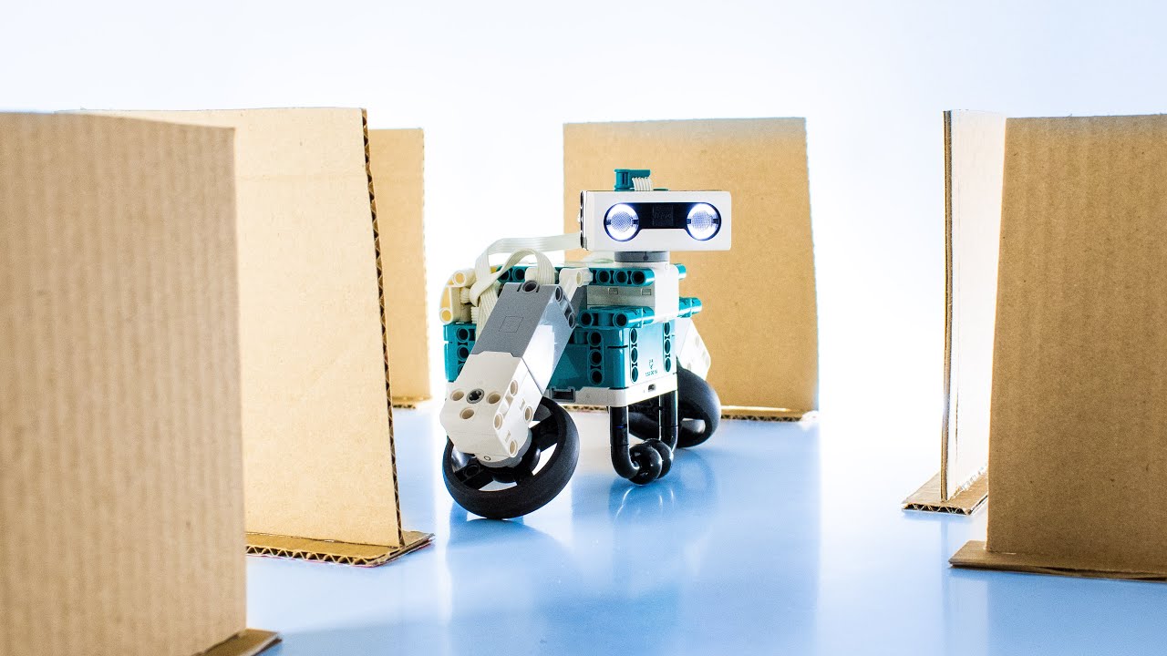 Simple LEGO Robot 1.0 avoids obstacles | LEGO Mindstorms 51515