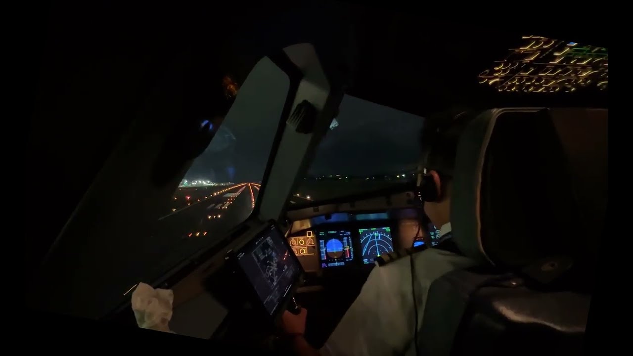 A321 FULL! Night landing in TAIPEI (TPE/RCTP)