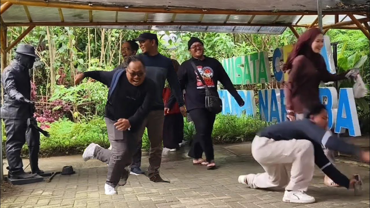 sumpah dia gak papa..!!  Prank patung hidup..!!!