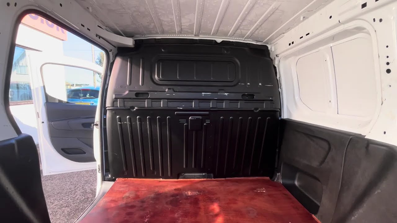 VAUXHALL COMBO - AV21 LXX
