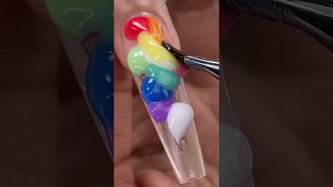 Смешиваю случайные ЦВЕТА вместе!! О, Радуга 🌈 Боже, это выглядит безумно... #шорты #ногти #дизайн...