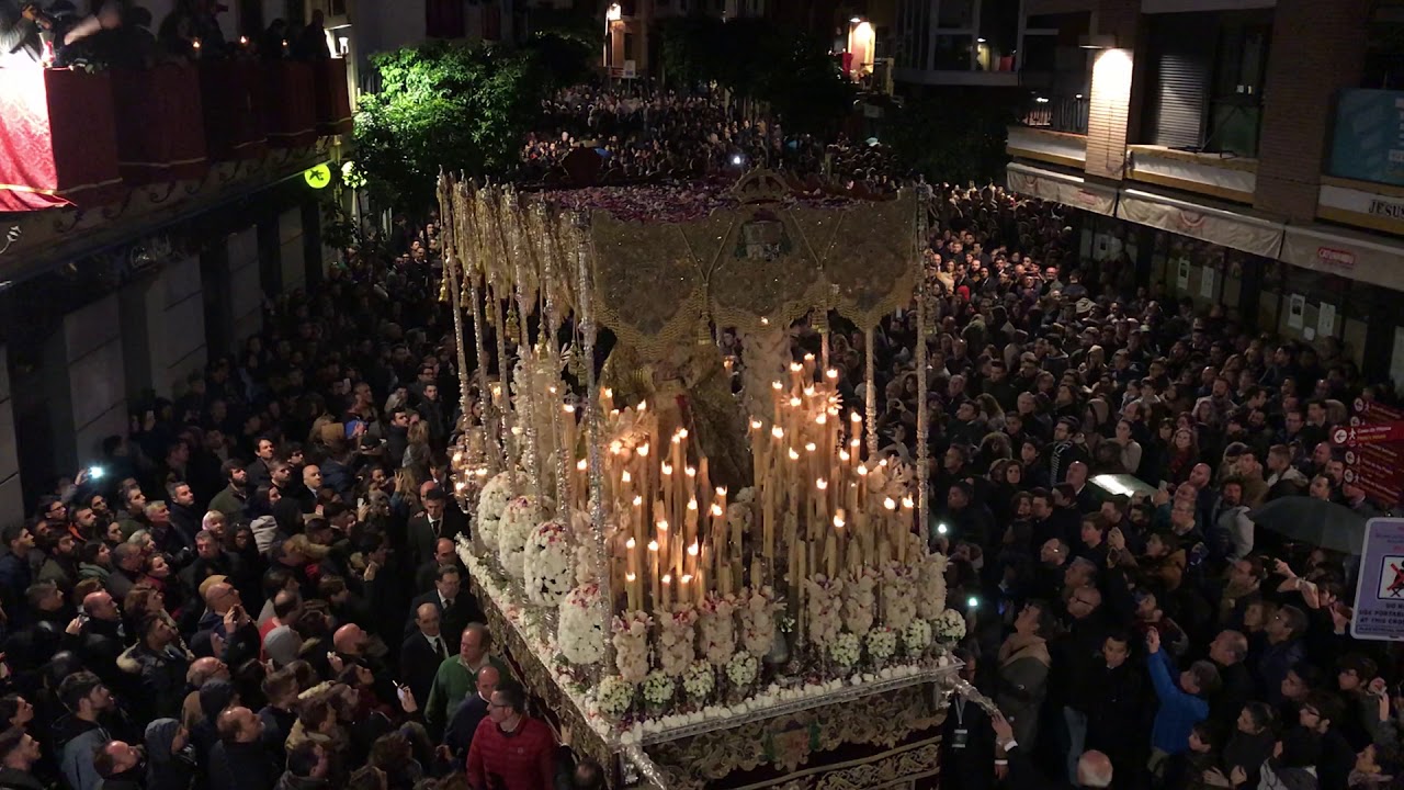 La Esperanza Macarena a su paso por la Alfalfa en la Madrugá de 2018.
