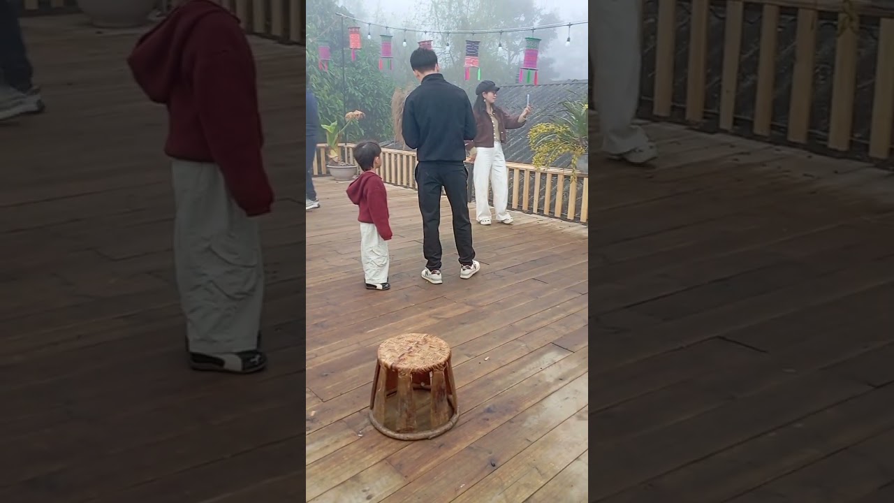 Trên nóc nhà Đông Dương Lau Chải, Lai Châu hoà quyện vào với tầng mây mát mẻ trong lành 