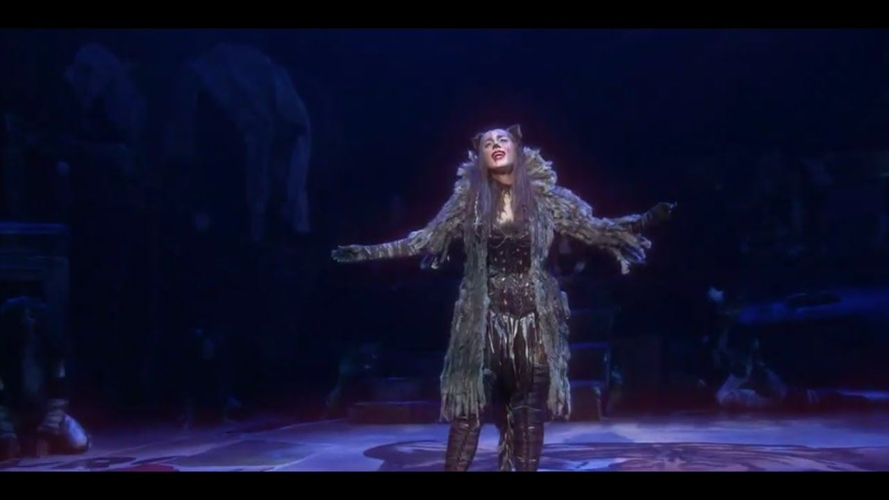 Leona Lewis as Grizabella singing 'Memory' (CATS)