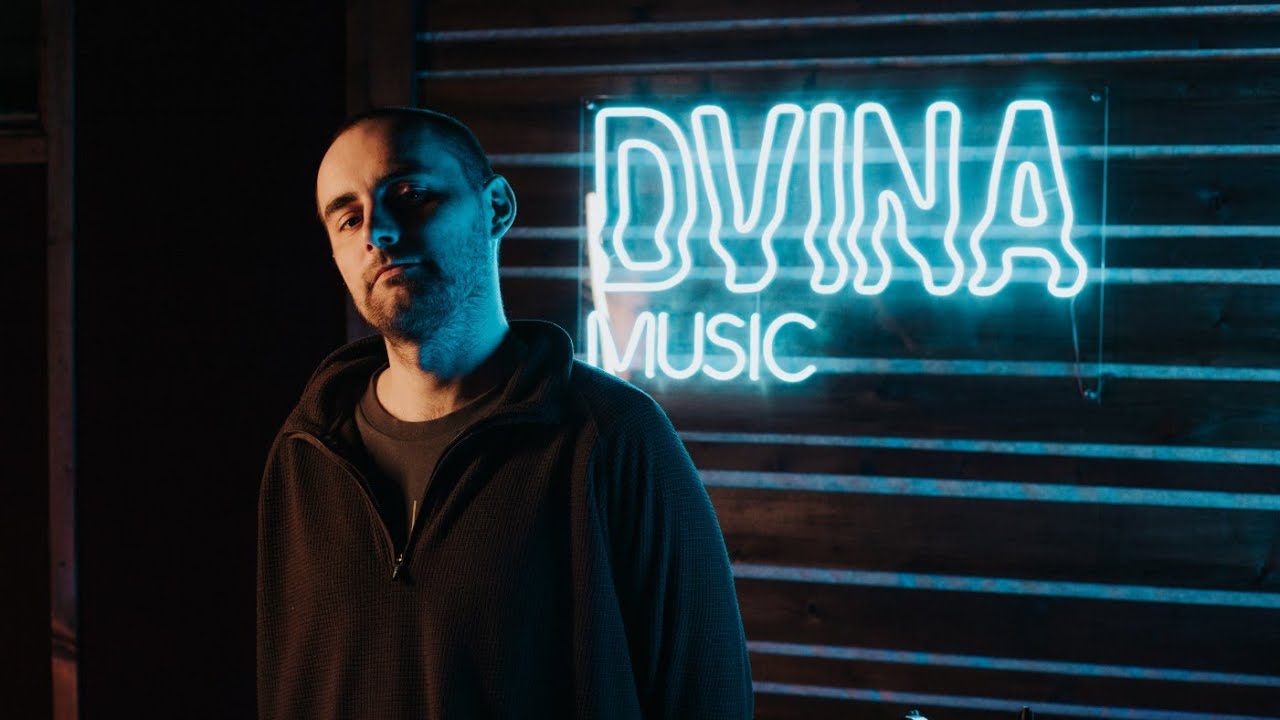 делаю бит, показываю фишки, сэмплирую советские синтезаторы, читаю на это рэп