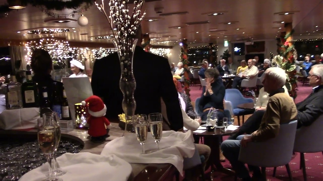 Welkomstcocktail Kerstcruise 2025 op 22-12-2025 aan boord van de MS Olympia in Maastricht. Deel 03.