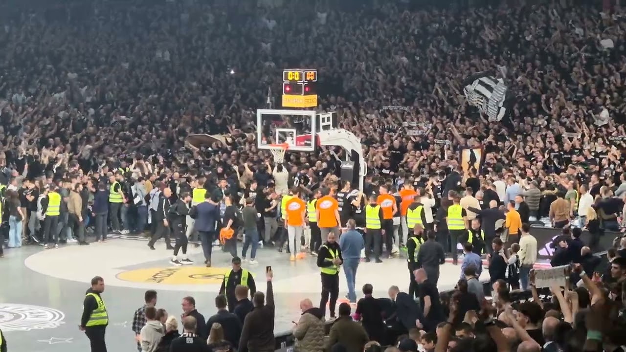 Partizan - Panathinaikos: Kraj utakmice i slavlje sa navijačima!