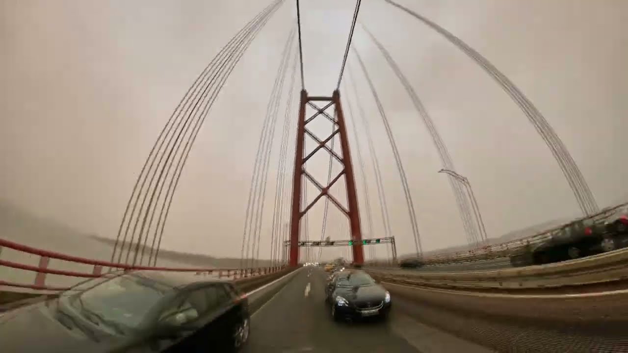 Atravessando a Ponte 25 de Abril em dia de nuvem de pó!! 😁